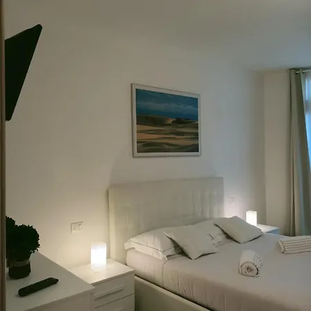 Apartment Skyline Su *