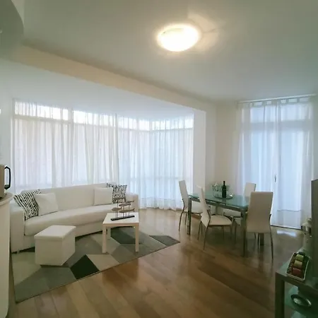 Apartament Skyline Su