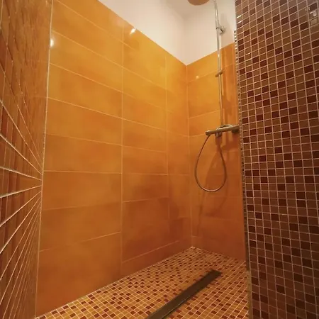 Skyline Su Apartman *