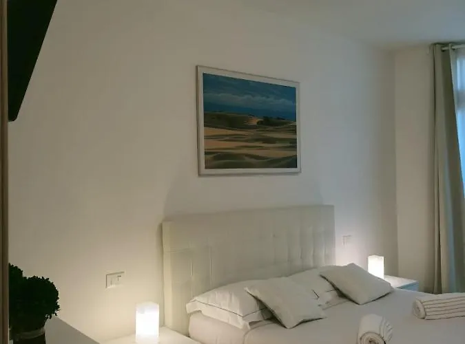 Apartment Skyline Su *