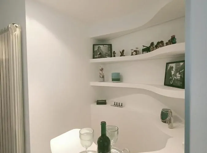 Apartment Skyline Su *